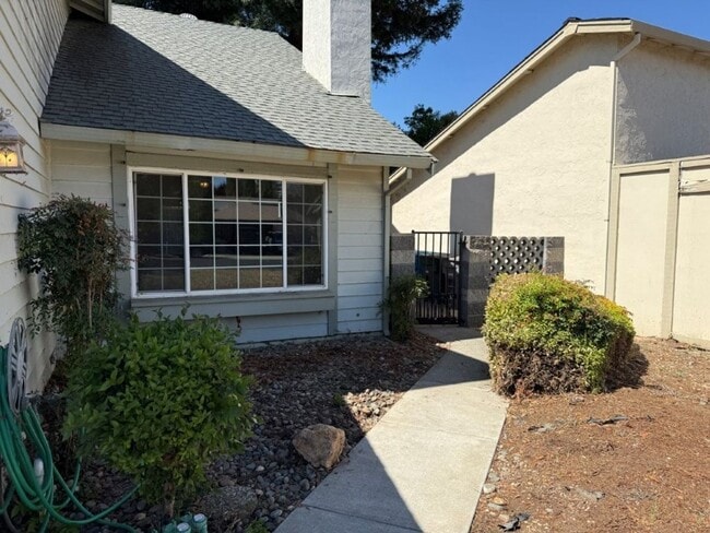 Foto del edificio - Updated 4 Bedroom 2.5 Bath Vacaville *Star...