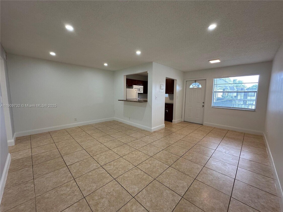 Foto principal - 5661 SW 36th Ct