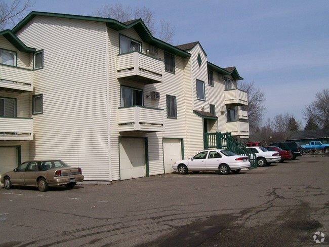 Building Photo - Belland Woods