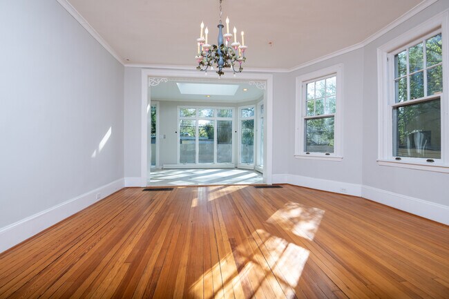 Foto del edificio - 5437 Potomac Ave NW