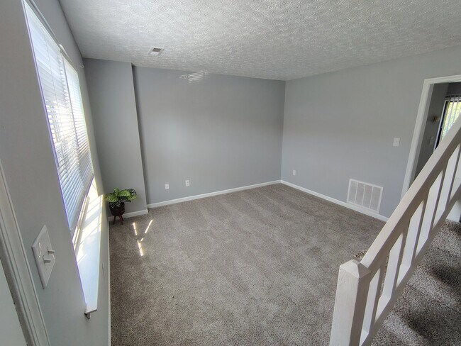 Foto del edificio - 9 Fonda Dr