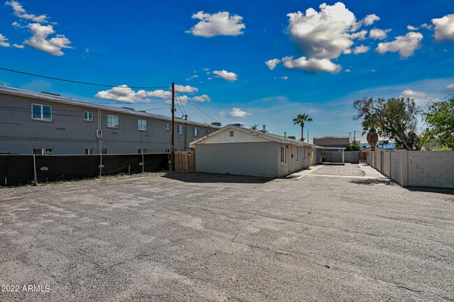 Foto del edificio - 2142 E Taylor St