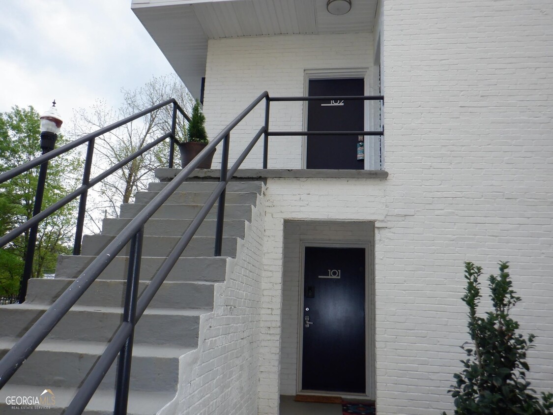 Foto principal - 2230 Cheshire Bridge Rd NE