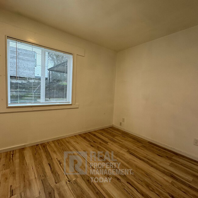 Building Photo - Modern 2 Bedroom House In Tacoma!