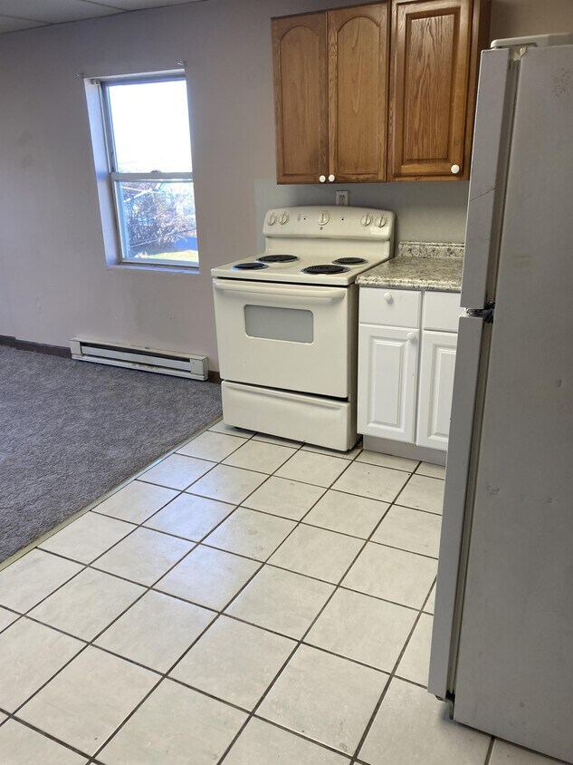 50 Nichols St Unit 3A, Gardner, MA 01440 Room for Rent in Gardner, MA