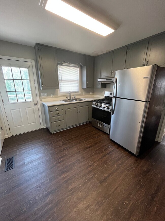 Foto del edificio - 1703 Mayflower Dr
