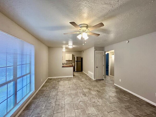 Building Photo - 3318 N MacGregor Way