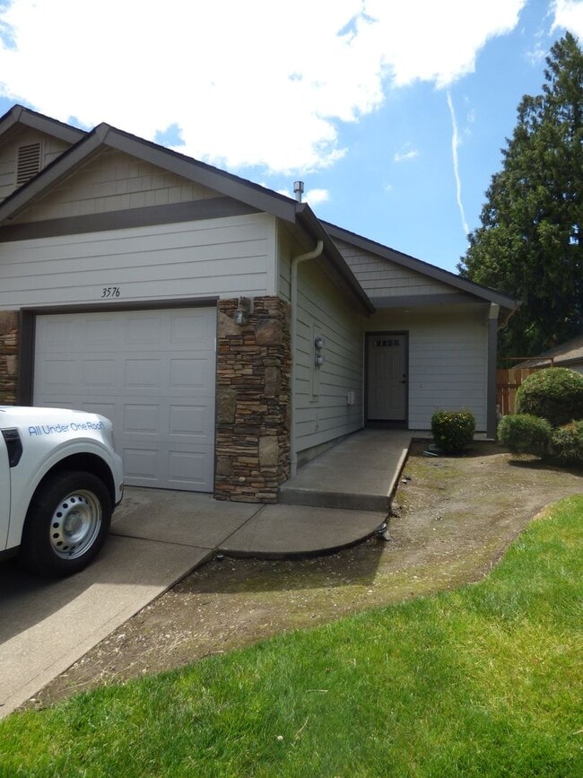 Building Photo - 3576-3578 Fisher Ct NE Salem, OR 97305