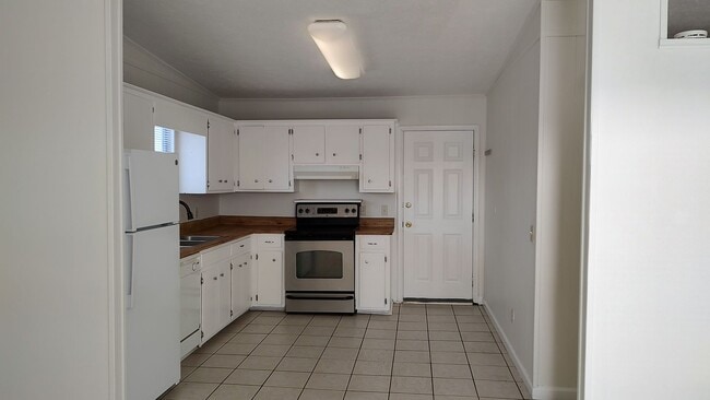 Foto del edificio - 6204 Pinetree Ave