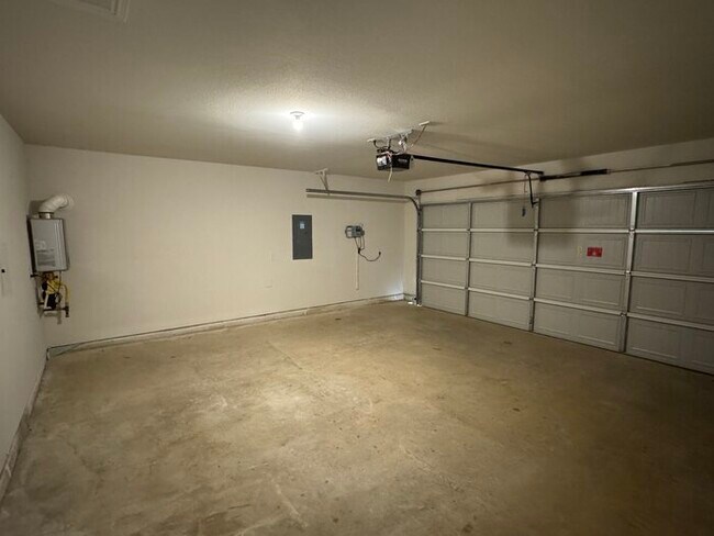 Building Photo - BRAND NEW 4-Bedroom Home in Lindale!