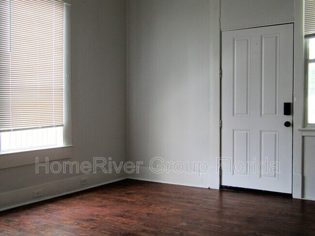 Foto del edificio - 1006 W Chase St