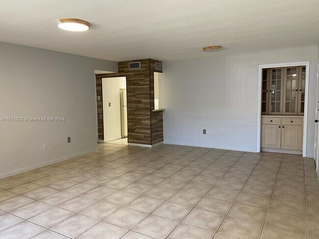 Building Photo - 9454 SW 77th Ave