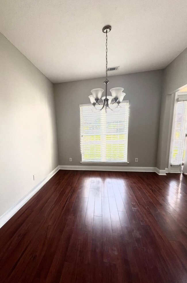 Foto del edificio - 4 bed 2.5 bath home!