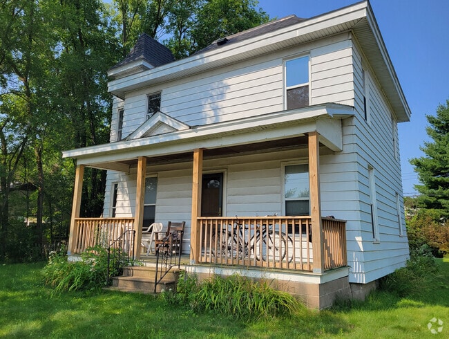 Building Photo - 2332 3rd St