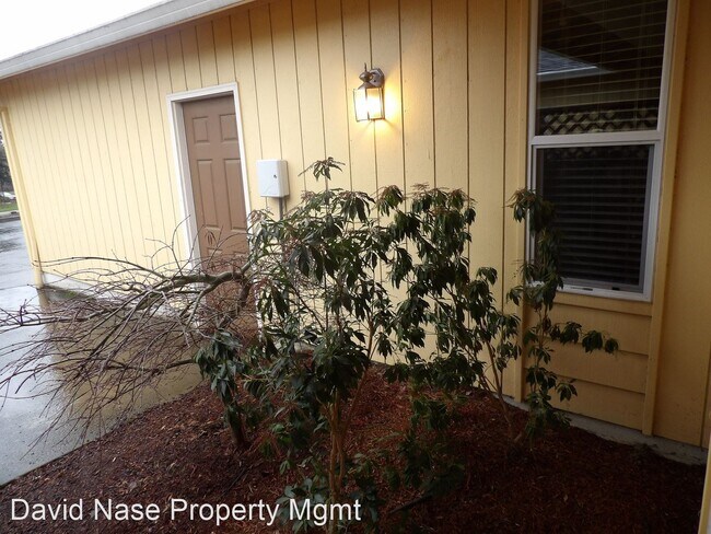 Building Photo - 29555-29561 SW Serenity Way