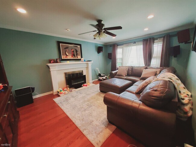 Building Photo - 2 br, 1 bath Condo - 36 Gerry St Apt 1