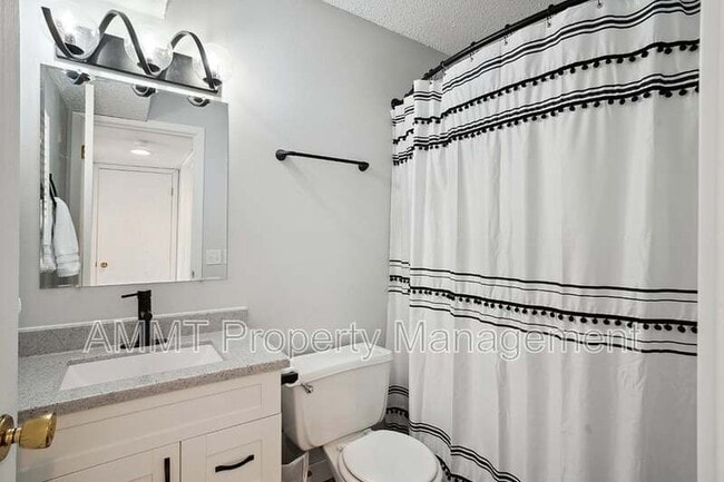 Foto del edificio - 743 Westwinds Dr