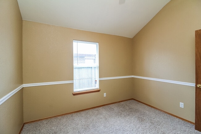 Building Photo - 912 Westbury Terrace