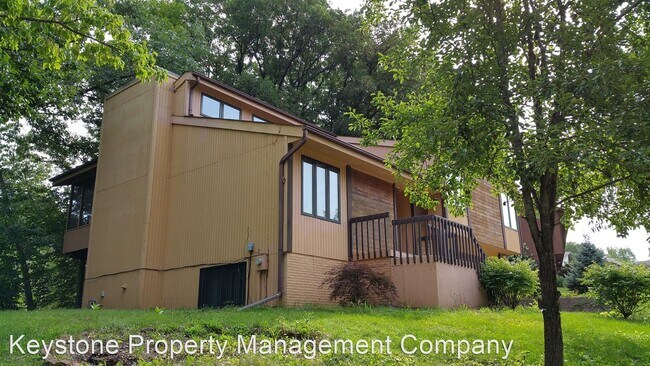 Building Photo - 4 br, 2.5 bath House - 1546 Buresh Avenue