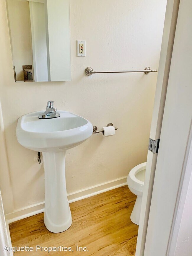 Building Photo - 2 br, 2 bath House - 4134 Keanu Street #4