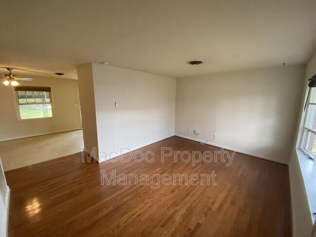 Foto del edificio - 304 Stratford Ave