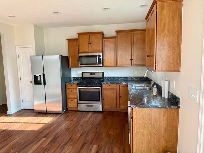 Foto del edificio - Spacious 4BR 2B w/ Large Backyard • Full Appliance Kitchen • 2-Car Garage in Pataskala