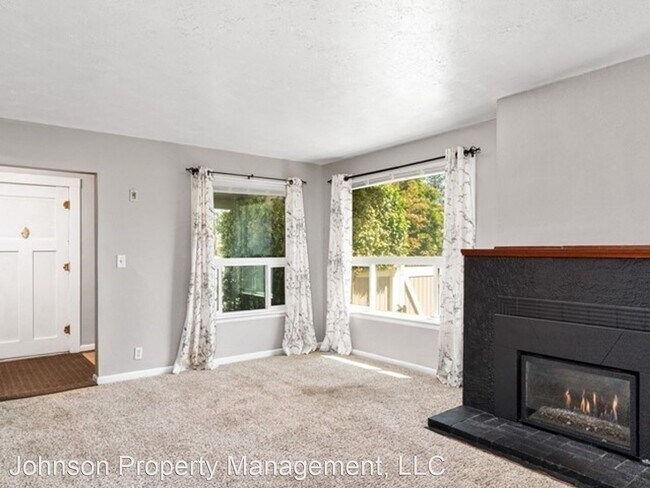 Foto del edificio - 4 br, 1.5 bath House - 1217 W. Garland Ave.