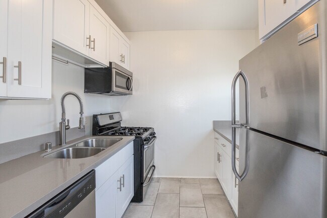 Foto del edificio - 1260 W 39th St