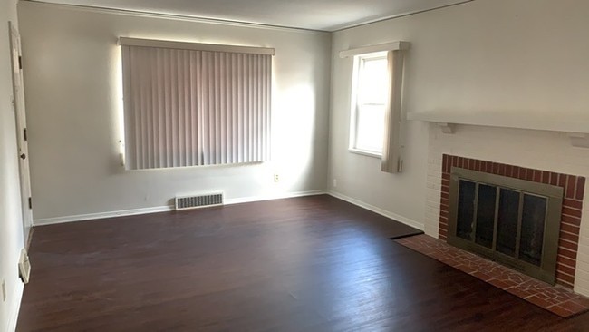 Building Photo - 1044 Sherwood Dr