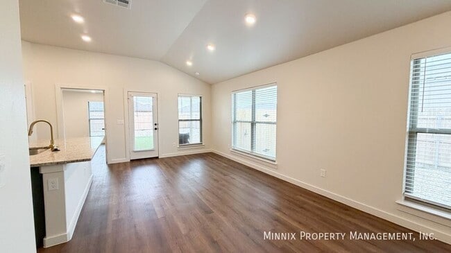 Building Photo - 2151 Langford Ave