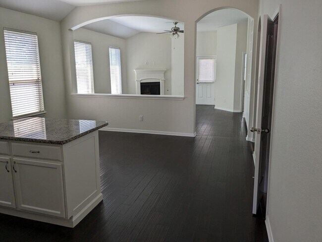 Building Photo - 18507 Magnolia Dell Dr