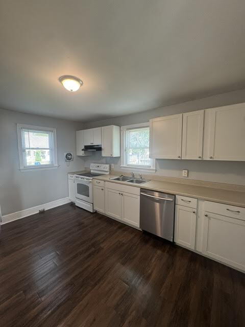 Foto del edificio - Charming 3-Bedroom Townhome in the Heart of Front Royal! Hardwood Floors and Pet-Friendly!
