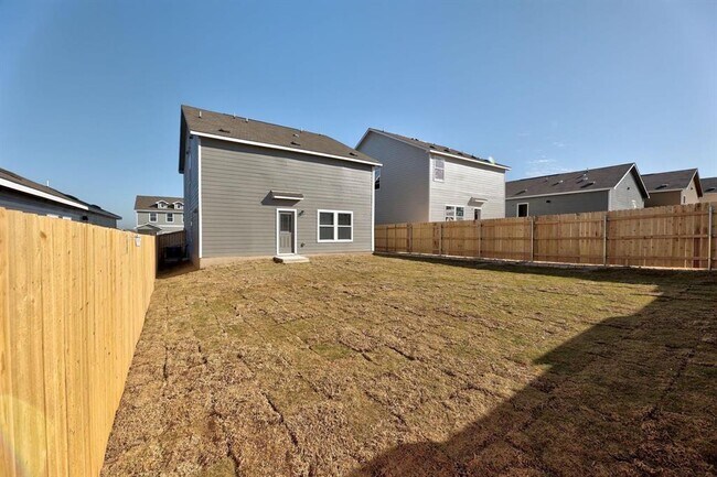 Building Photo - 128 Rooster Wy