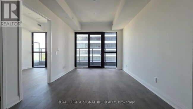 Photo du bâtiment - 4015 The Exchange