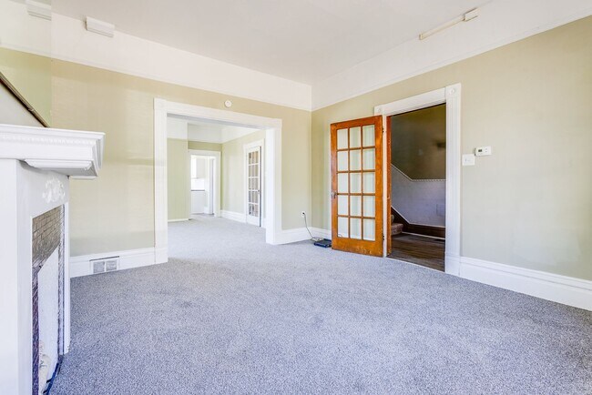 Foto del edificio - AVAILABLE AUGUST 2026 - Spacious Renovated 4 Bedroom, 1.5 Bath Home w/ AC!