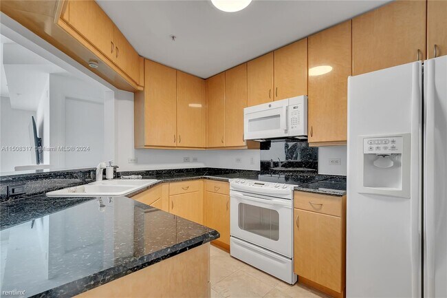 Foto del edificio - 1 br, 1.5 bath Condo - 801 Brickell Key Bl...