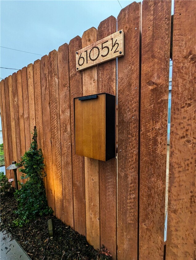 Foto principal - 6105 S Hobart Blvd