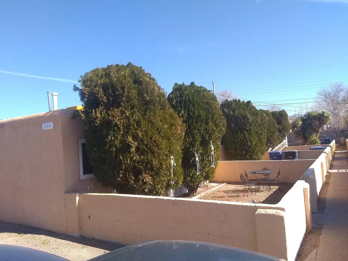 Primary Photo - 604 Alcazar St SE