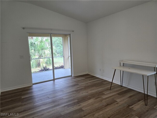 Foto del edificio - 481 10th Ave NW