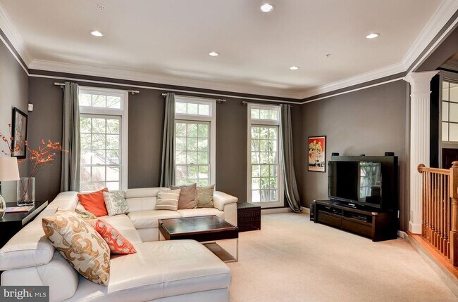 Foto del edificio - 4908 Waple Ln