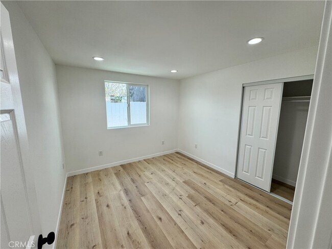 Foto del edificio - 922 E Lanzit Ave