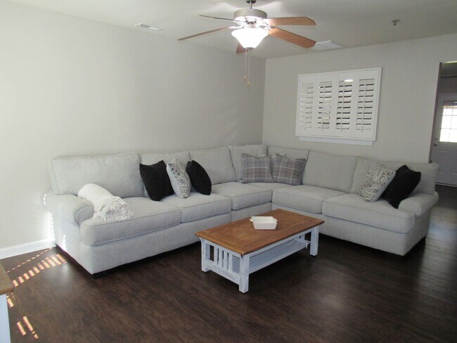 Foto del edificio - Welcome to Greenford Place!