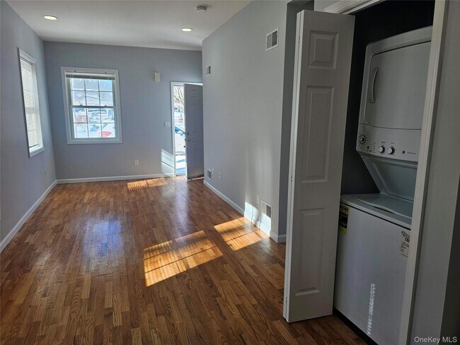 Foto del edificio - 10 Burnside Ave