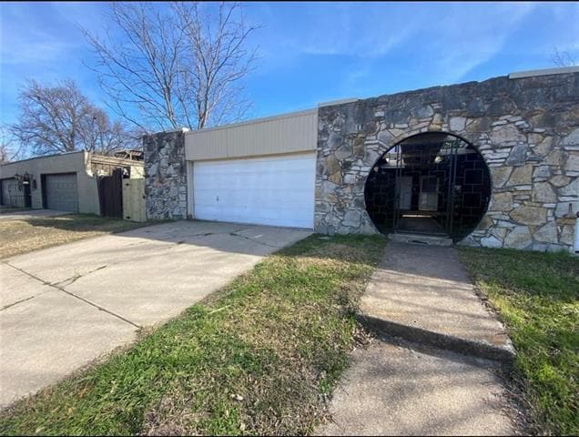 Primary Photo - 6327 Walraven Cir