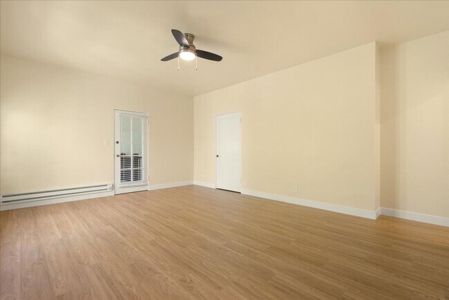 Building Photo - Bright & Updated Studio in Prime Palo Alto Location
