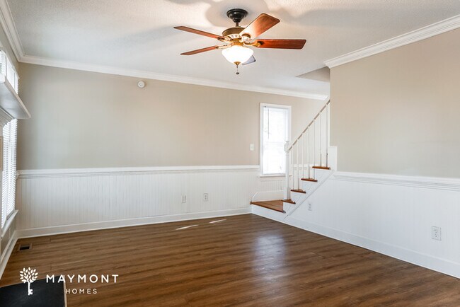 Building Photo - Gorgeous 3 Bedroom