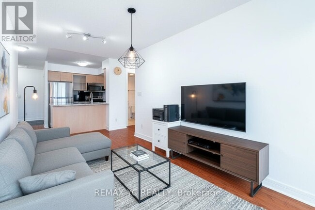 Photo du bâtiment - 21-2421 Hillcrest Ave