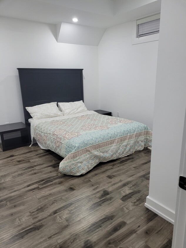 first bedroom - 338 Thornton Rd N