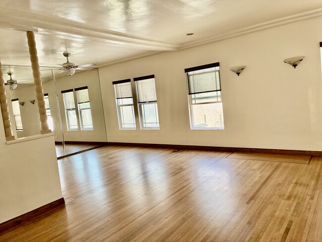 Foto del edificio - 8956 San Luis Ave