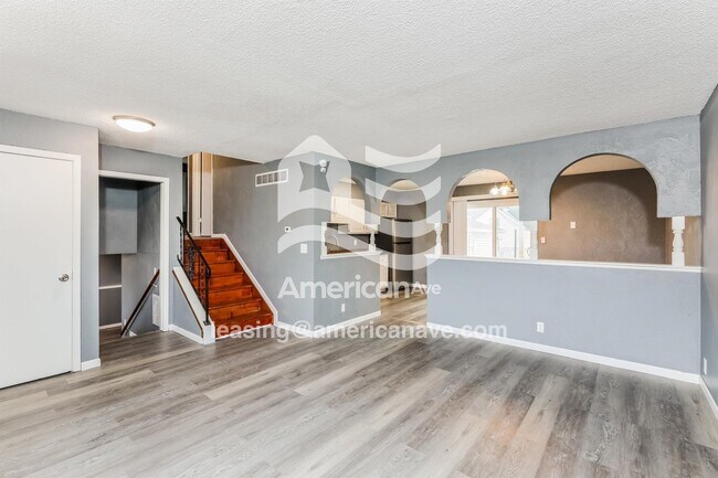 Building Photo - 722 9th Ave